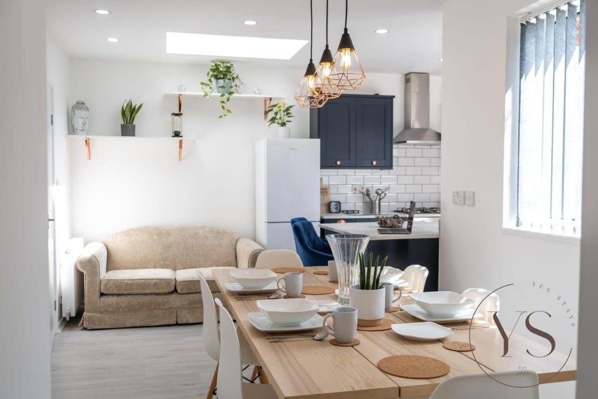 Stylish 3Br Home - Beautiful Garden - Parking بروميتش الغربية المظهر الخارجي الصورة