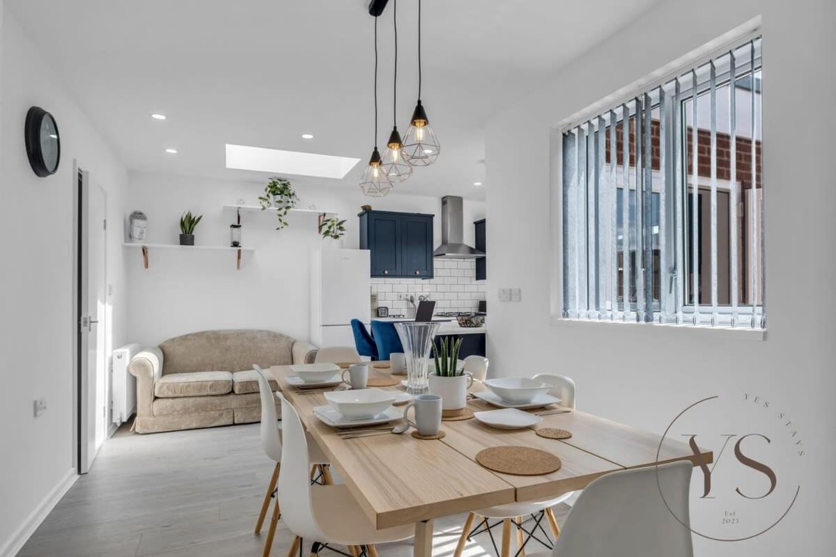 Stylish 3Br Home - Beautiful Garden - Parking بروميتش الغربية المظهر الخارجي الصورة